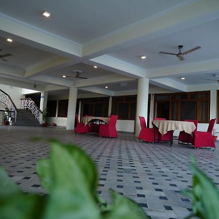 Hotel Gaurab Near Paltan Bazaar Dehradún Kültér fotó