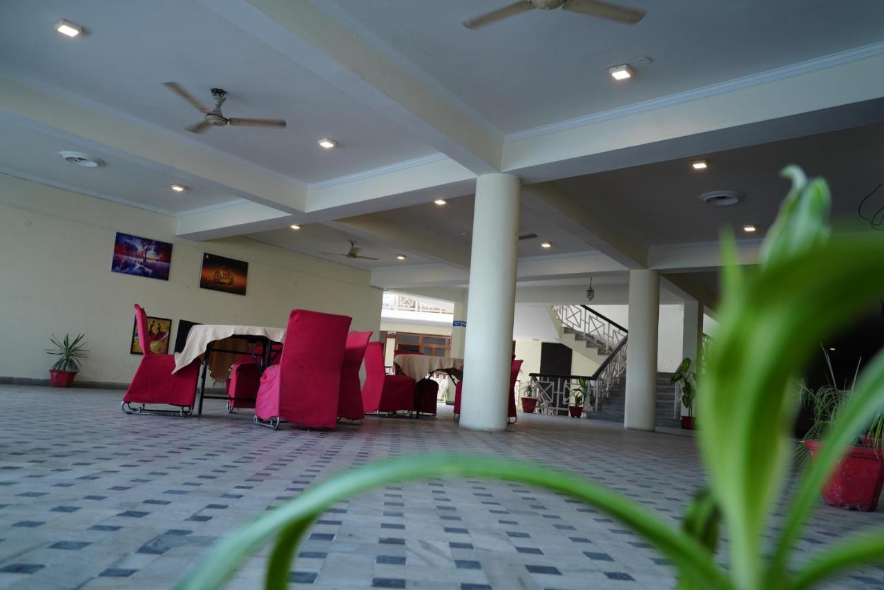 Hotel Gaurab Near Paltan Bazaar Dehradún Kültér fotó
