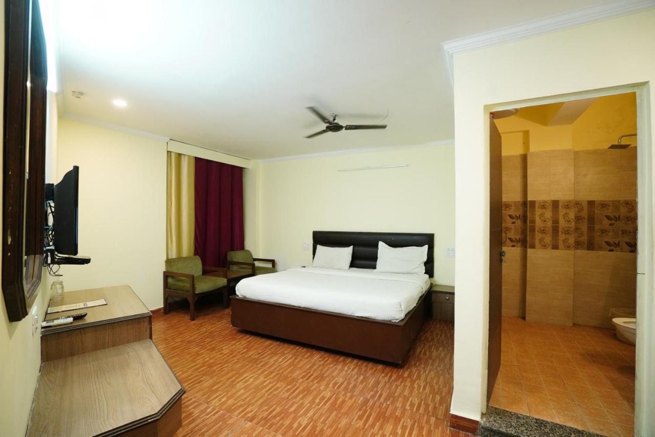 Hotel Gaurab Near Paltan Bazaar Dehradún Kültér fotó