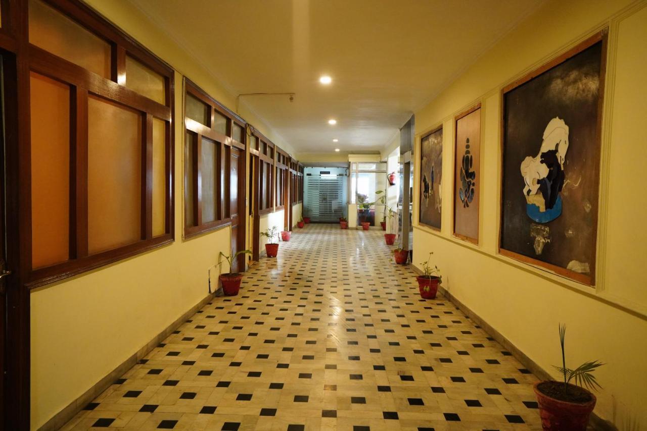Hotel Gaurab Near Paltan Bazaar Dehradún Kültér fotó