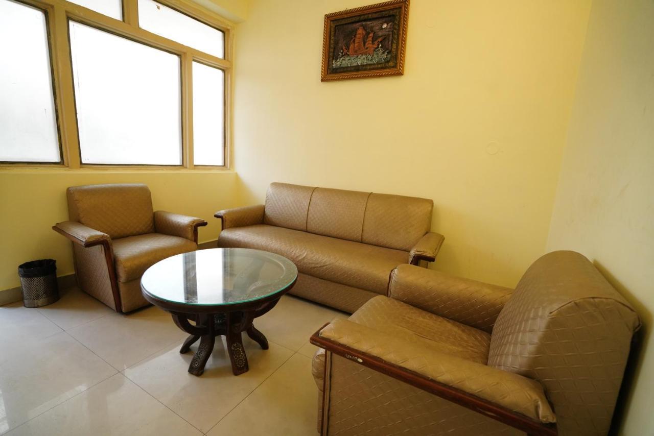 Hotel Gaurab Near Paltan Bazaar Dehradún Kültér fotó