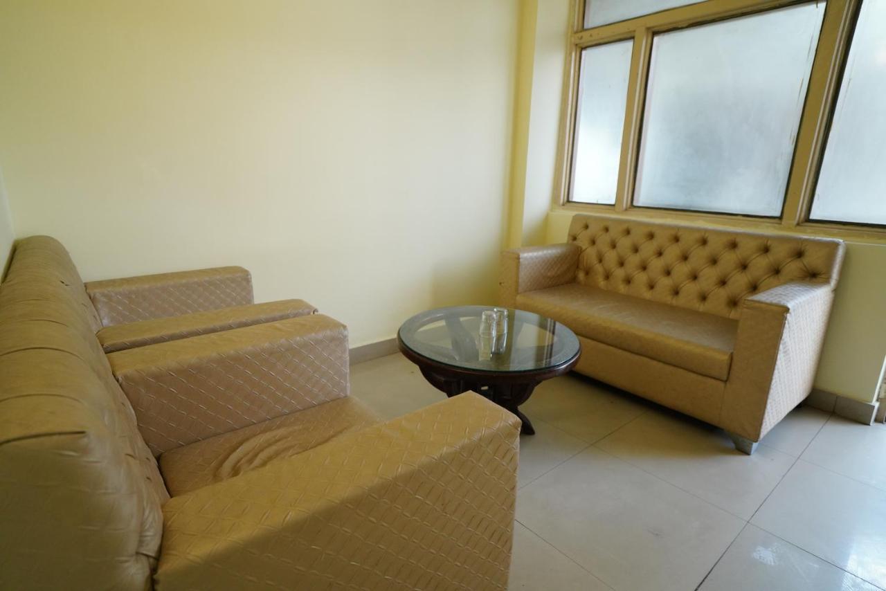 Hotel Gaurab Near Paltan Bazaar Dehradún Kültér fotó