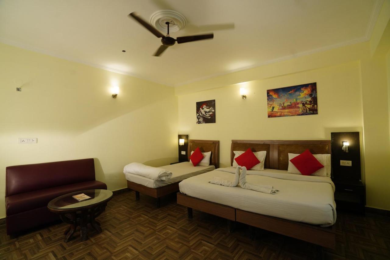 Hotel Gaurab Near Paltan Bazaar Dehradún Kültér fotó