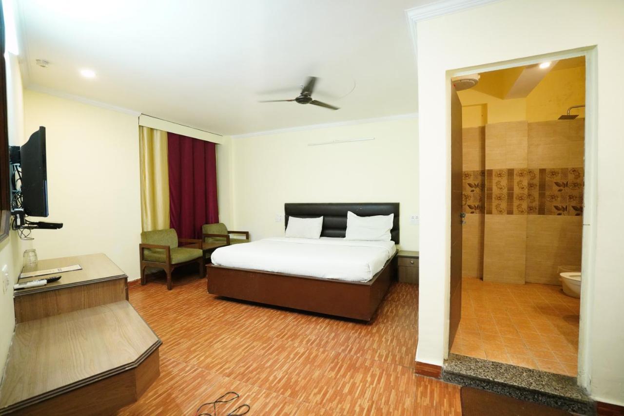 Hotel Gaurab Near Paltan Bazaar Dehradún Kültér fotó