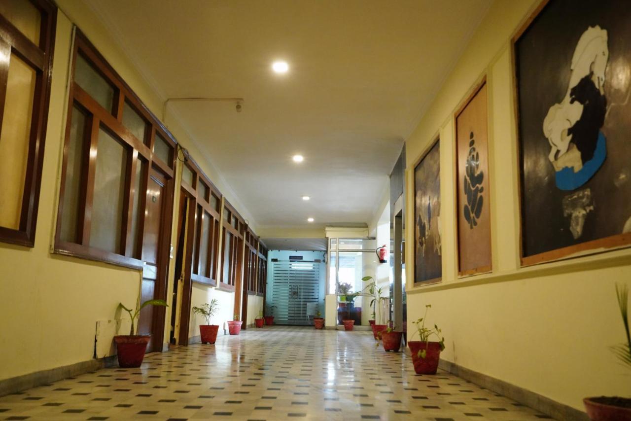 Hotel Gaurab Near Paltan Bazaar Dehradún Kültér fotó