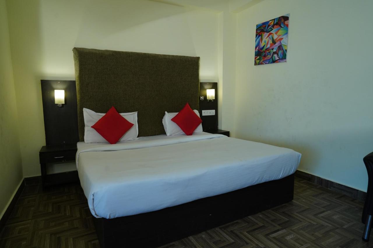 Hotel Gaurab Near Paltan Bazaar Dehradún Kültér fotó