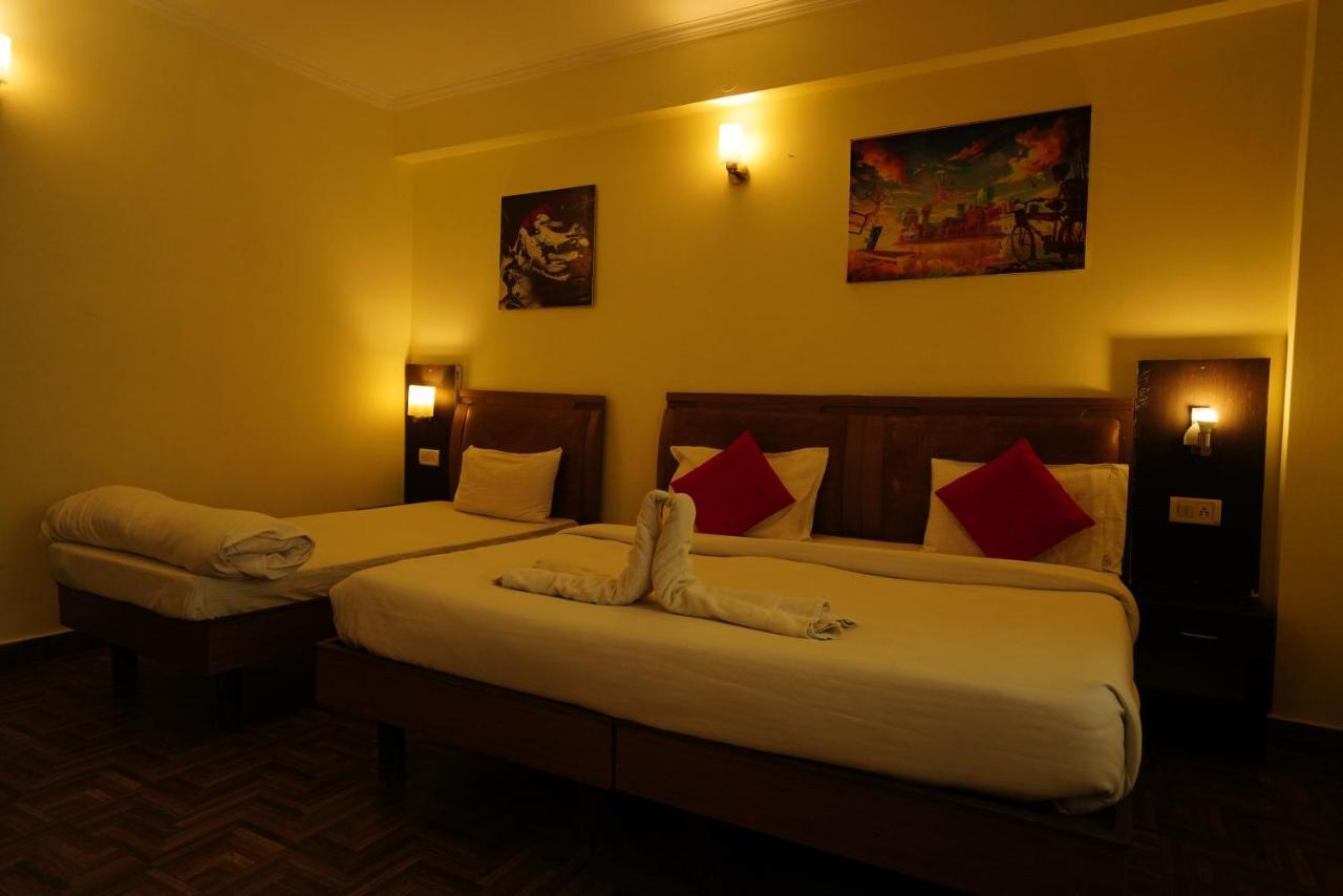 Hotel Gaurab Near Paltan Bazaar Dehradún Kültér fotó