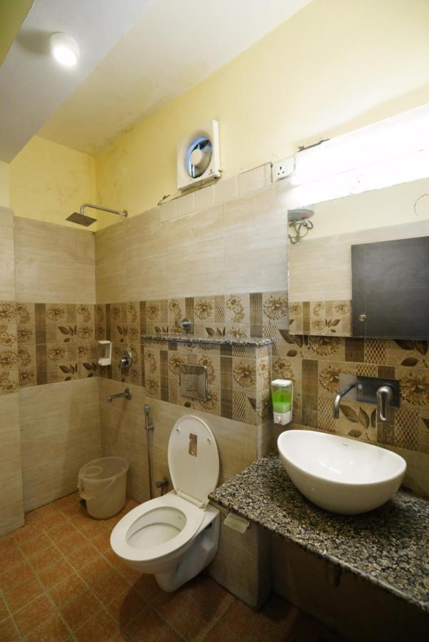 Hotel Gaurab Near Paltan Bazaar Dehradún Kültér fotó