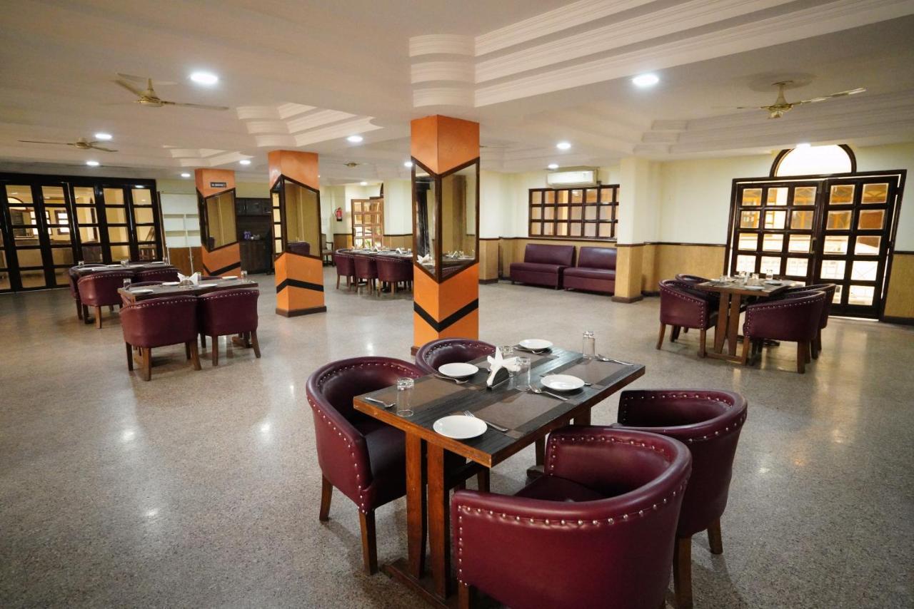Hotel Gaurab Near Paltan Bazaar Dehradún Kültér fotó