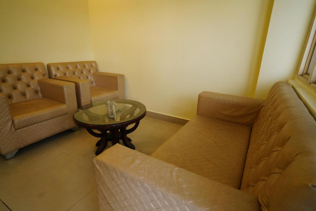 Hotel Gaurab Near Paltan Bazaar Dehradún Kültér fotó