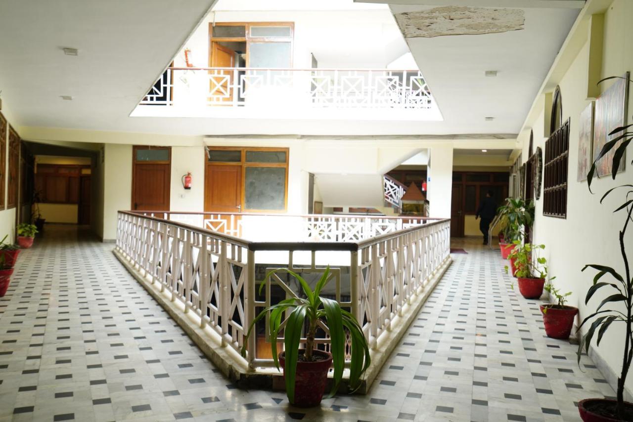 Hotel Gaurab Near Paltan Bazaar Dehradún Kültér fotó