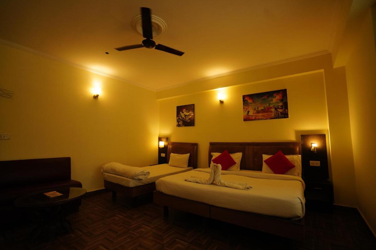 Hotel Gaurab Near Paltan Bazaar Dehradún Kültér fotó