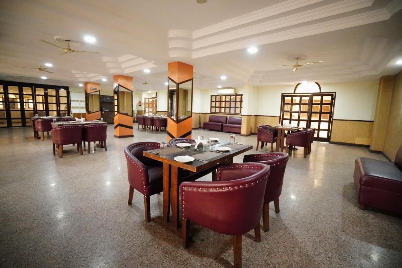 Hotel Gaurab Near Paltan Bazaar Dehradún Kültér fotó