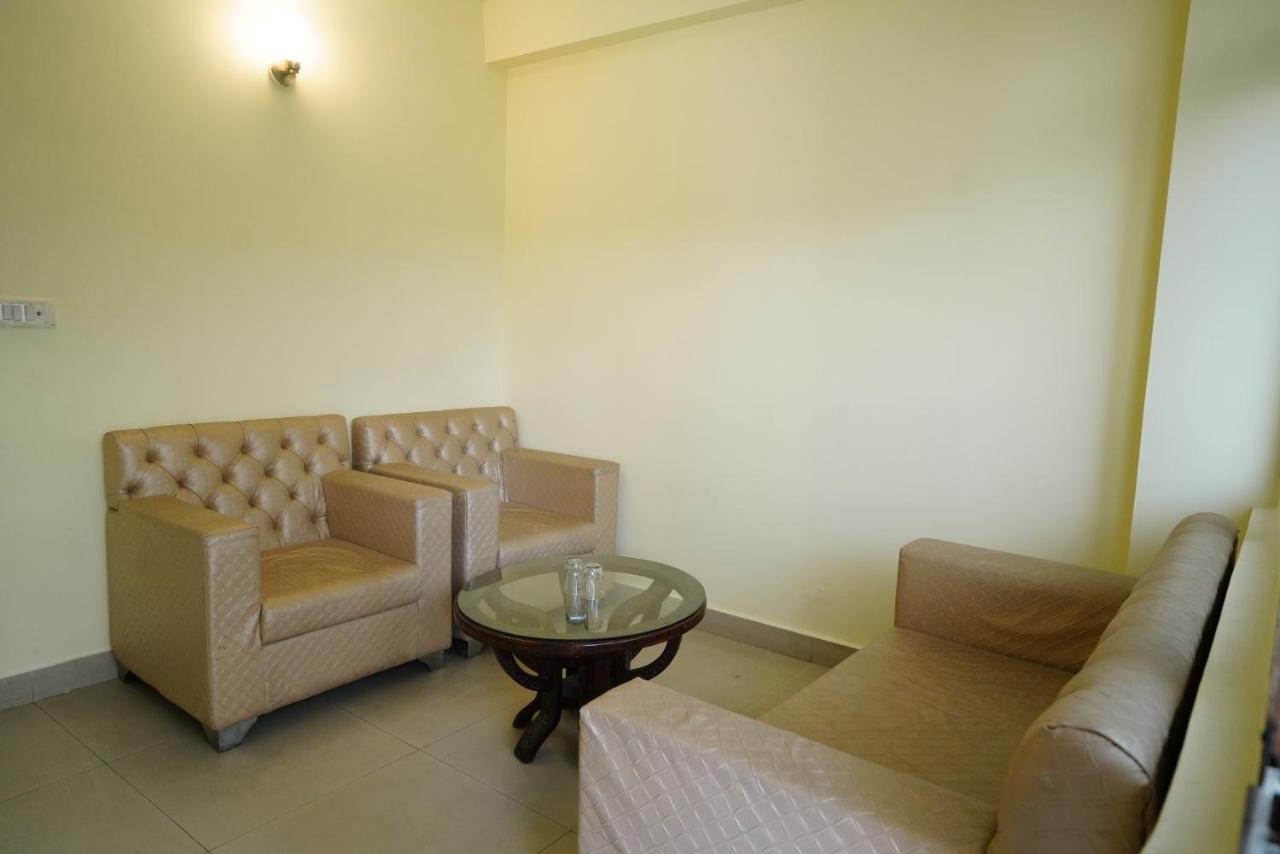 Hotel Gaurab Near Paltan Bazaar Dehradún Kültér fotó