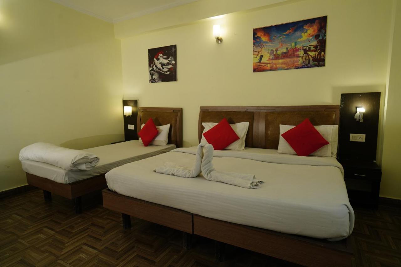 Hotel Gaurab Near Paltan Bazaar Dehradún Kültér fotó
