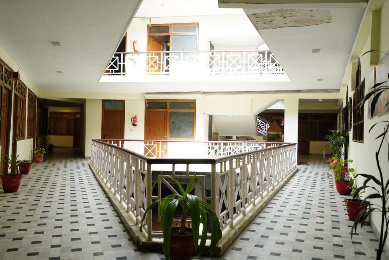 Hotel Gaurab Near Paltan Bazaar Dehradún Kültér fotó